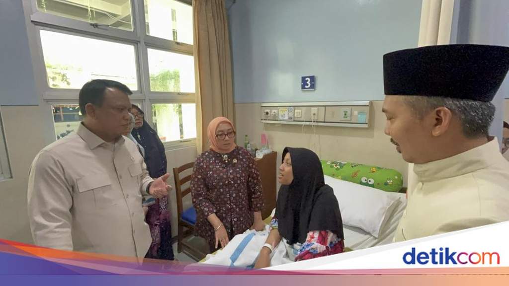 Wakil Kepala BGN dan Menteri PPPA menjenguk korban keracunan MBG di Sidoarjo