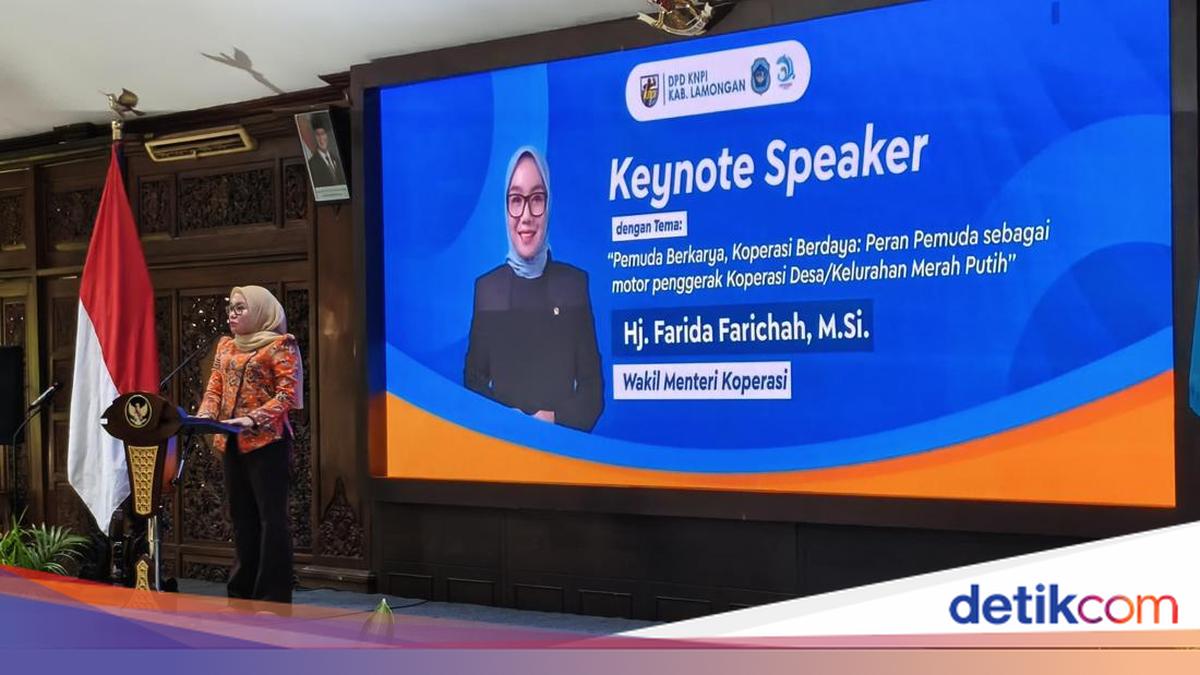 Wakil Menteri Koperasi Farida Farichah saat memberikan arahan kepada pengurus KNPI Lamongan
